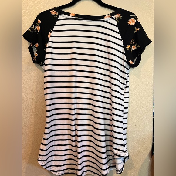 Short sleeve top - Picture 3 of 4